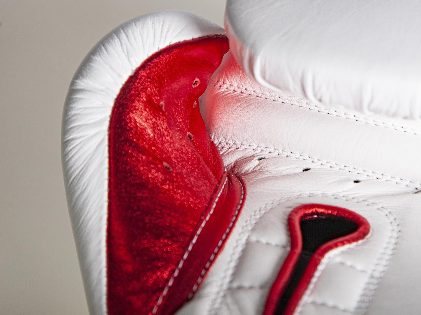 «PRO WIDE» Boxhandschuhe für das Sparring "weiß-rot"